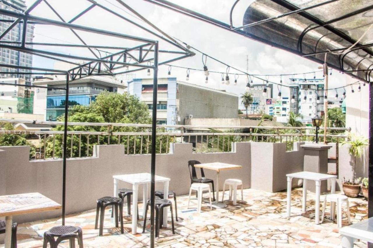Bunks Hostel (Adults Only) Cebu Exterior photo