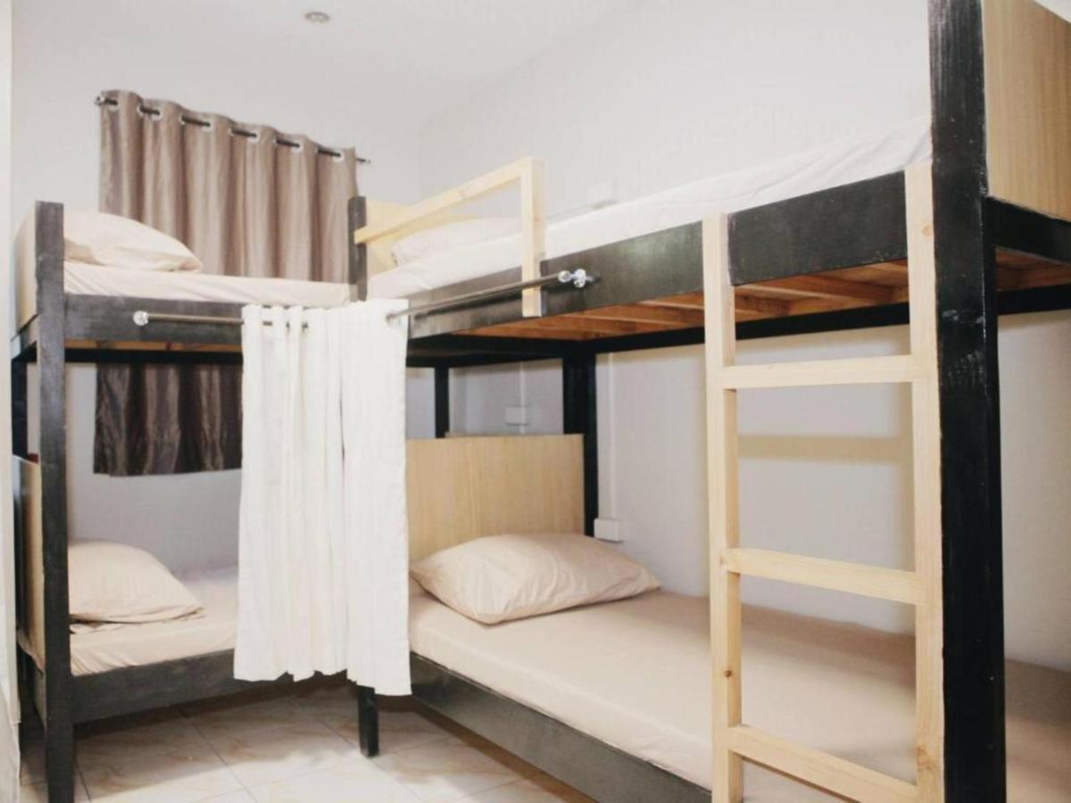Bunks Hostel (Adults Only) Cebu Exterior photo